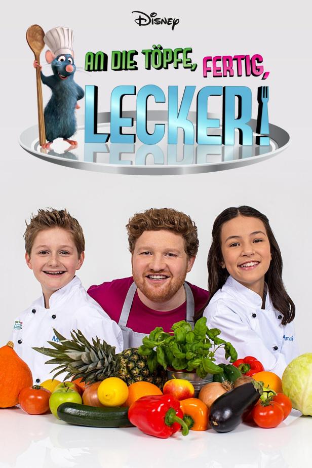 Das Poster für „An die Töpfe, fertig, lecker!“ mit Remy aus „Ratatouille“ und drei jungen Köchen.