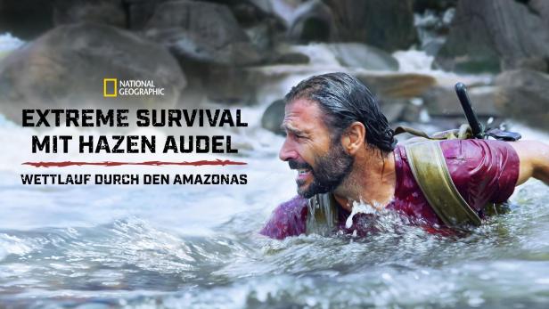 Hazen Audel schwimmt in reißendem Wasser während eines „Extreme Survival“-Wettlaufs durch den Amazonas.