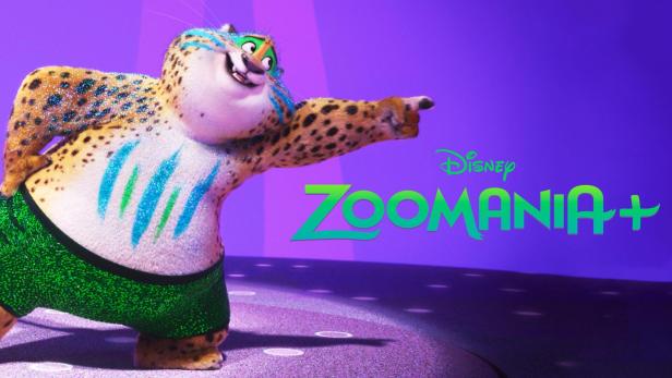 Ein Leopard in grüner Hose posiert vor dem Schriftzug „Zoomania+“ von Disney.