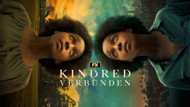 Das Poster für die FX-Serie „Kindred“ zeigt zwei Frauen vor unterschiedlichen Hintergründen.