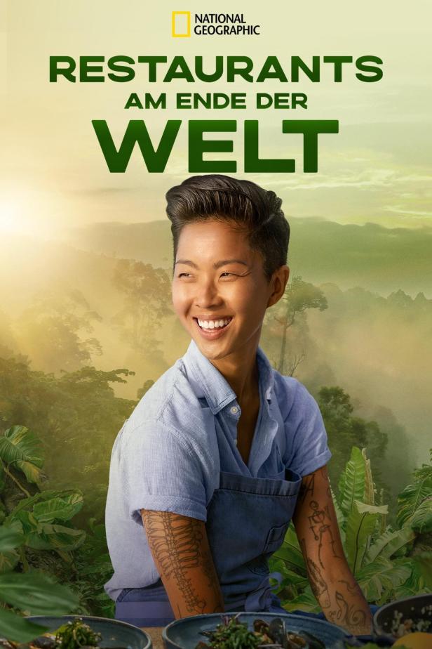 Das Poster für „Restaurants am Ende der Welt“ mit einer lächelnden Köchin vor Dschungelkulisse.