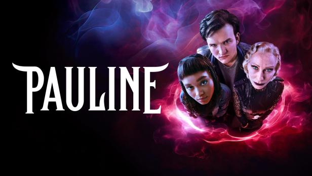 Das Filmplakat zu „Pauline“ zeigt drei junge Darsteller vor einem abstrakten, farbigen Hintergrund.