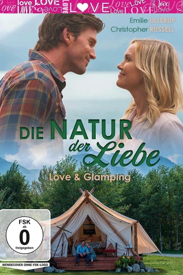 Das Filmplakat für „Die Natur der Liebe“ mit Emilie Ullerup und Christopher Russell vor einem Glamping-Zelt.