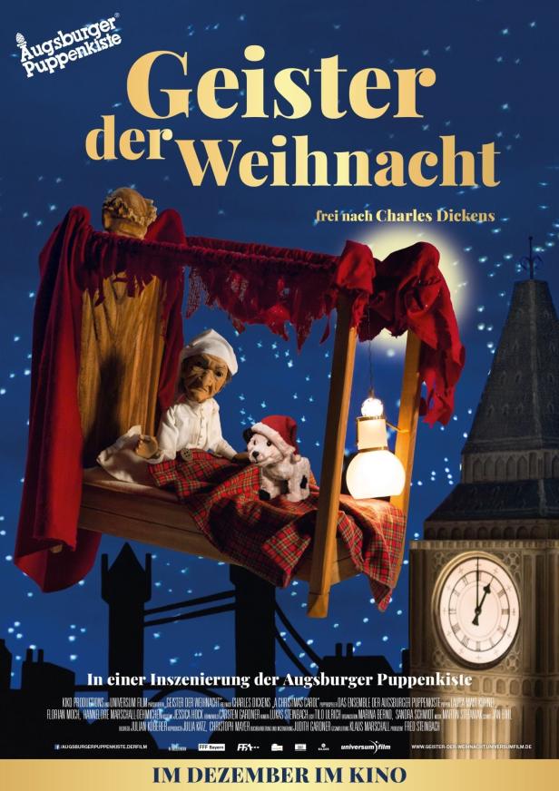 Das Poster für „Geister der Weihnacht“ der Augsburger Puppenkiste zeigt Puppen in einer weihnachtlichen Szene.