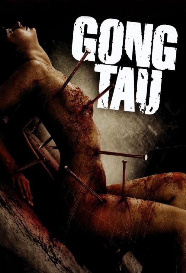 Das Filmplakat für „Gong Tau“ zeigt eine gefolterte Person mit Nägeln im Körper.