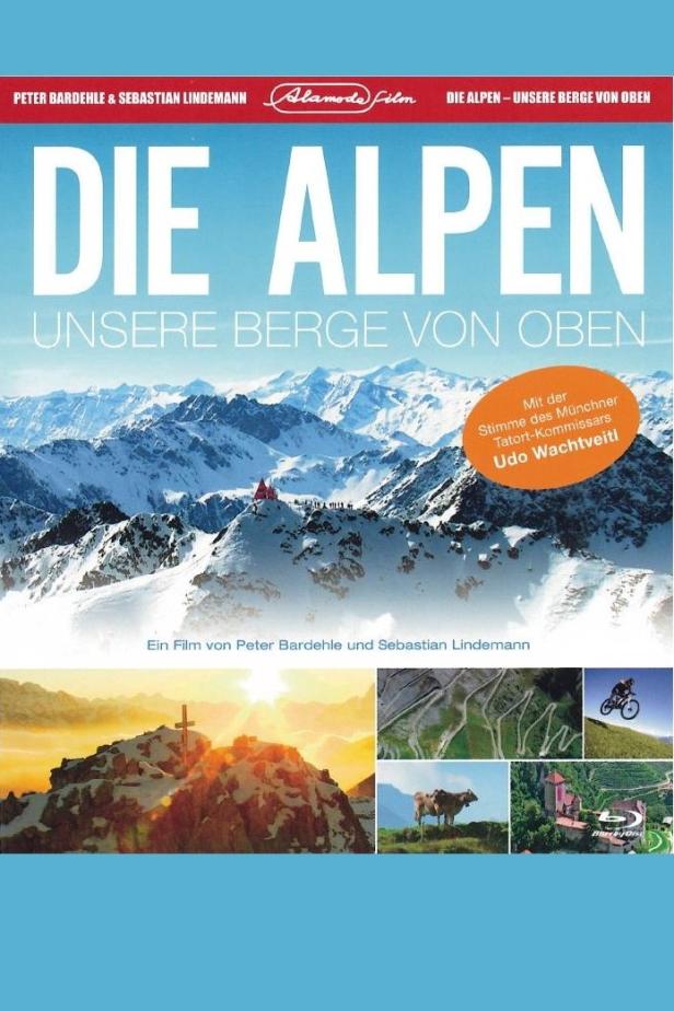 Das Cover des Films „Die Alpen – Unsere Berge von oben“ zeigt eine verschneite Berglandschaft.