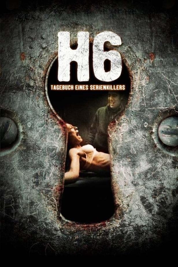 Das Filmplakat für „H6: Tagebuch eines Serienkillers“ zeigt eine Frau in Todesangst, beobachtet durch ein Schlüsselloch.