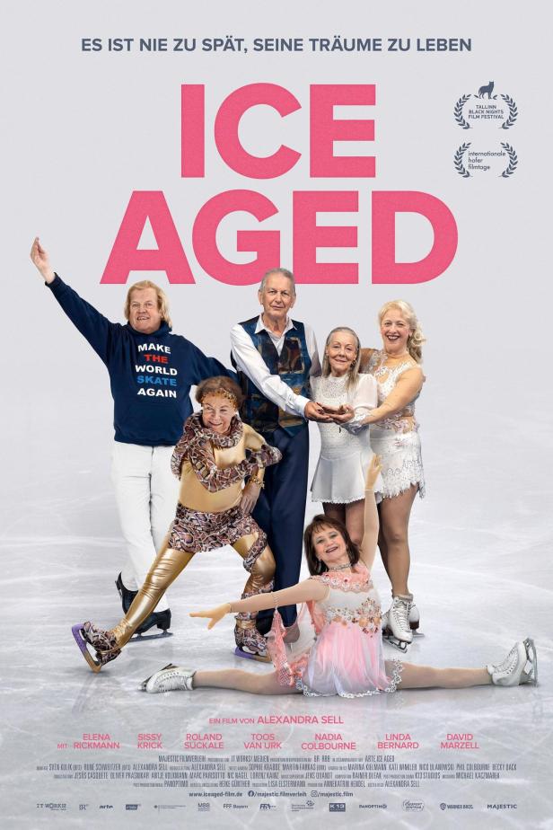 Das Filmplakat zu „Ice Aged“ zeigt eine Gruppe älterer Eiskunstläufer und den Filmtitel.