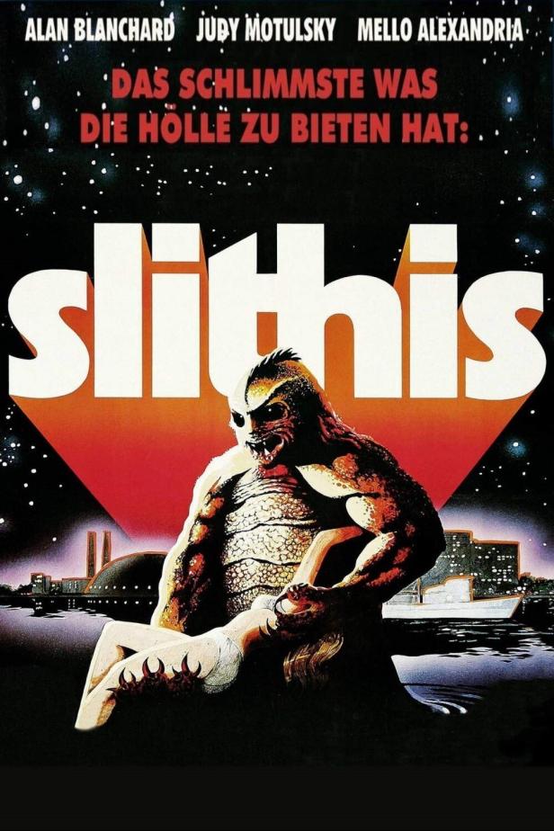 Das Filmplakat für „Slithis“ zeigt ein Monster, das eine Frau vor einer Stadtkulisse trägt.