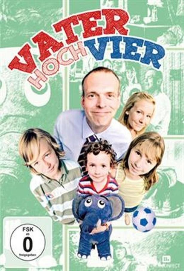 Das Filmplakat für „Vater hoch vier“ zeigt eine Familie mit Vater, Mutter und zwei Kindern.