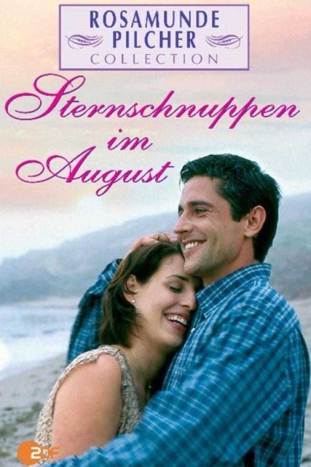 Ein Mann und eine Frau umarmen sich auf dem Cover von „Sternschnuppen im August“.