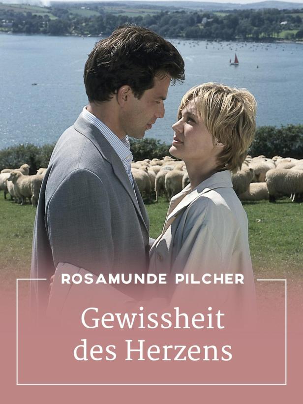 Ein Paar steht vor einer Schafherde am Meer, im Stil von Rosamunde Pilcher.