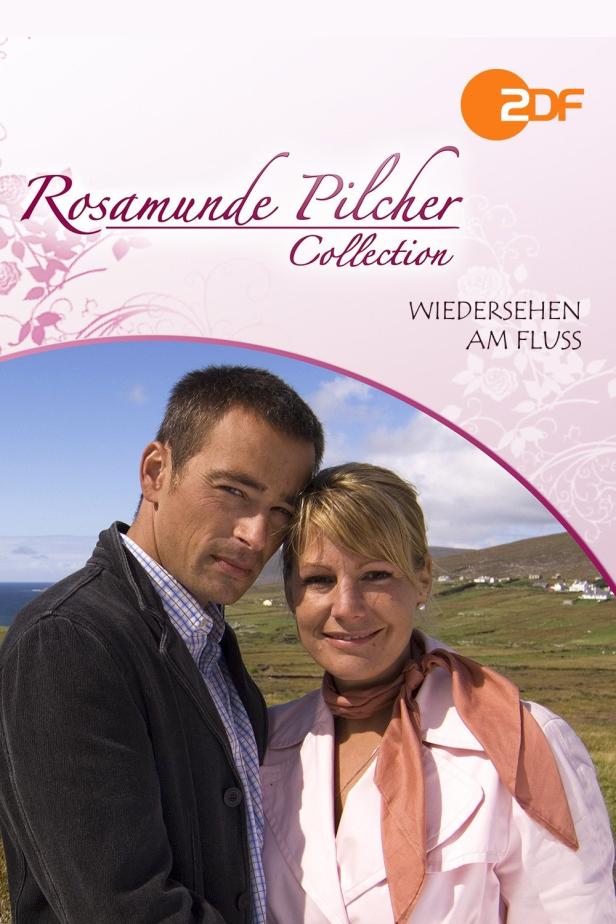Das Cover des Rosamunde Pilcher Films „Wiedersehen am Fluss“ mit einem Paar vor einer Landschaft.