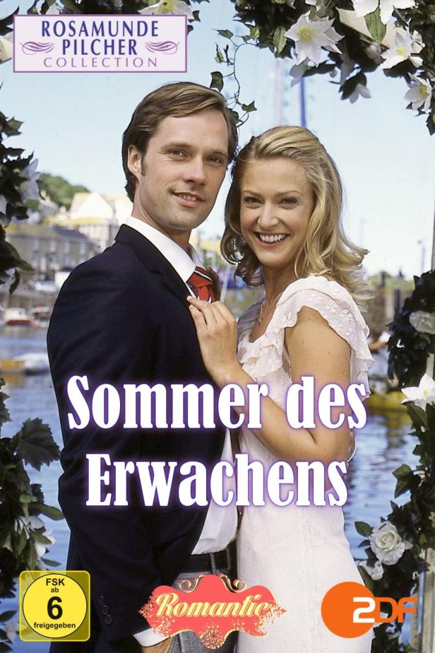 Das Cover des Films „Sommer des Erwachens“ mit einem Paar vor einer Küstenkulisse.