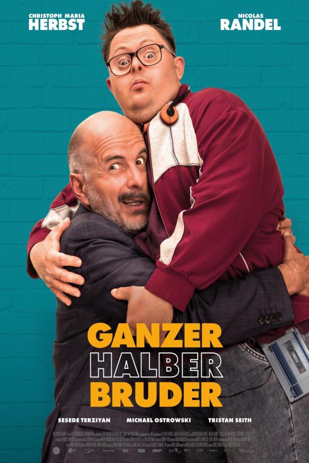 Das Filmplakat zu „Ganzer Halber Bruder“ mit Christoph Maria Herbst und Nicolas Randel.