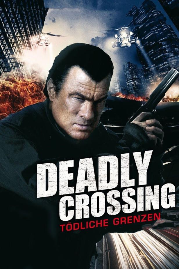 Das Filmplakat für „Deadly Crossing – Tödliche Grenzen“ zeigt Steven Seagal mit einer Waffe vor einer zerstörten Stadt.
