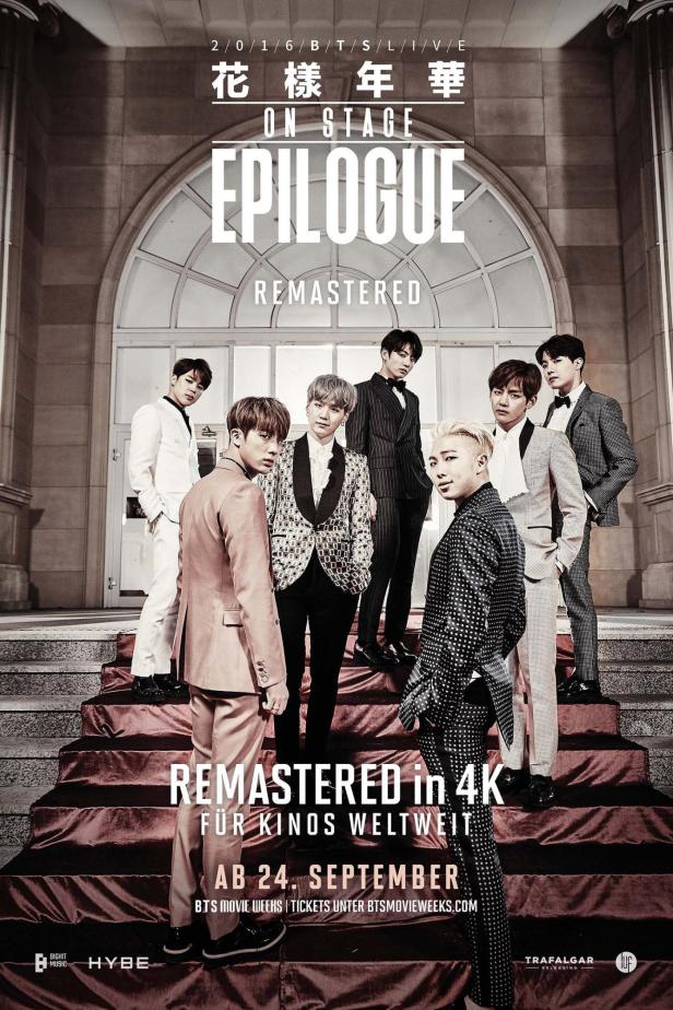 Die koreanische Boygroup BTS posiert auf einer Treppe für den Film „BTS On Stage: Epilogue Remastered in 4K“.