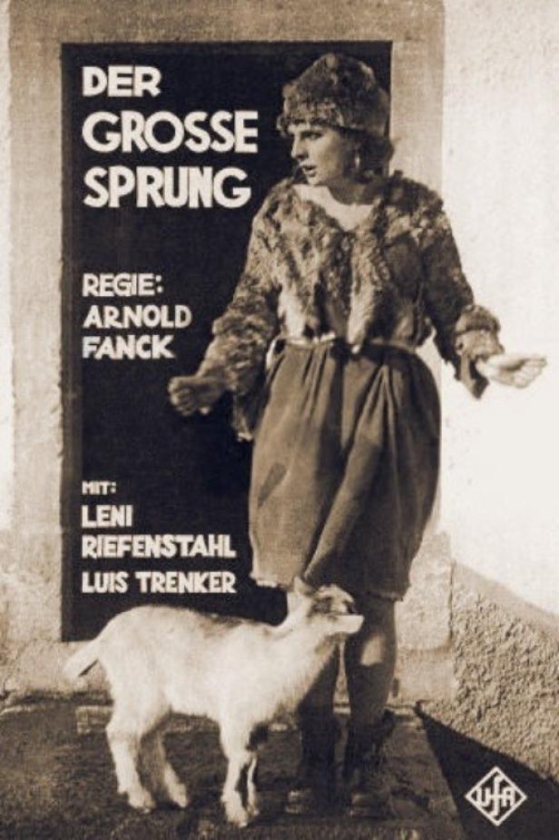 Leni Riefenstahl mit einer Ziege vor dem Filmplakat zu „Der Große Sprung“.