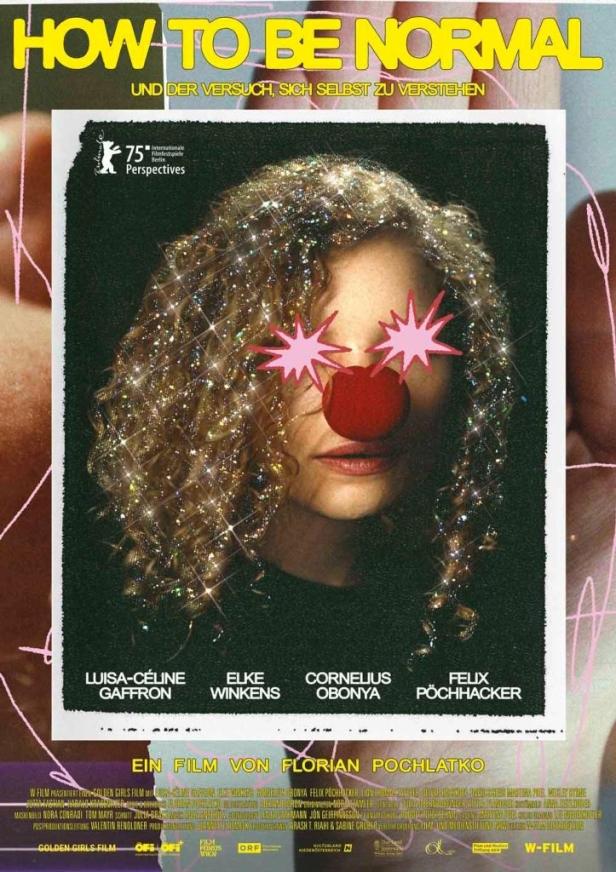 Das Filmplakat für „How to be Normal“ zeigt eine Frau mit roter Nase und Glitzer im Haar.