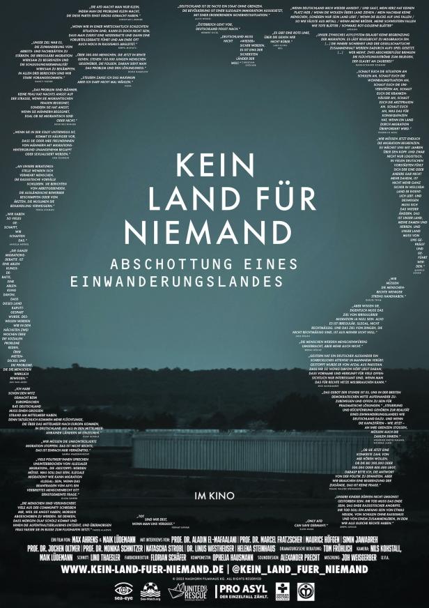 Das Filmplakat zu „Kein Land für Niemand“ zeigt Zitate zum Thema Migration.