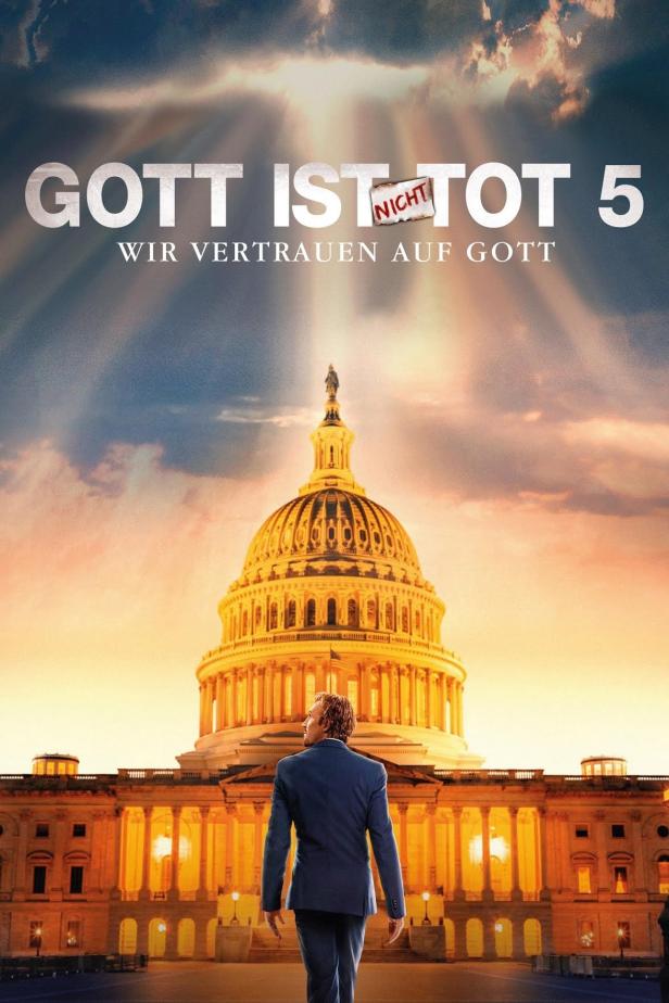 Ein Mann geht auf das Kapitol zu, im Hintergrund der Filmtitel „Gott ist nicht tot 5“.