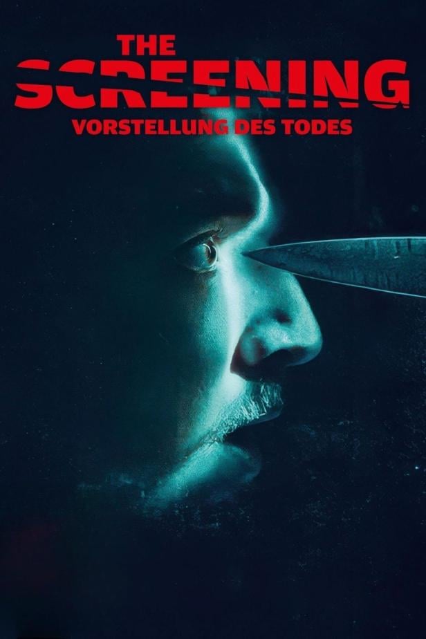 Ein Messer wird in das Auge eines Mannes auf dem Filmplakat zu „The Screening“ gehalten.