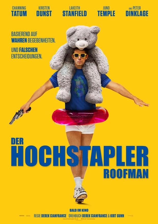 Das Filmplakat für „Der Hochstapler Roofman“ zeigt Channing Tatum mit einem Teddybär und Schwimmreifen.