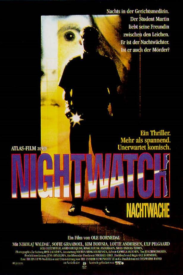 Das Filmplakat für „Nightwatch – Nachtwache“ zeigt einen Nachtwächter im Leichenschauhaus.