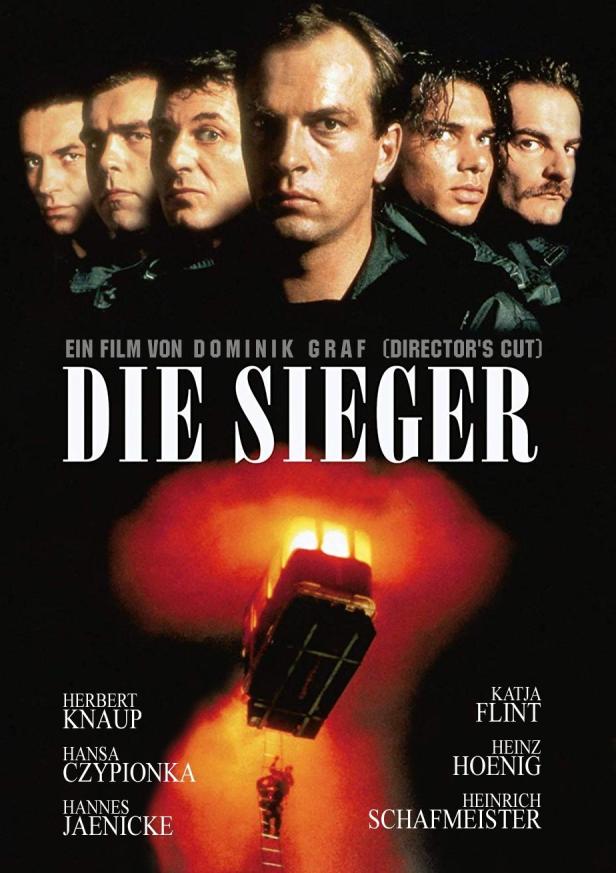 Das Filmplakat für „Die Sieger“ von Dominik Graf zeigt mehrere Männer und einen brennenden Bus.