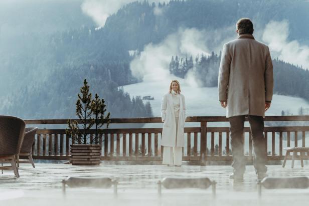 Dr. Martin Gruber (Hans Sigl) trifft auf seine Ex Franziska Hofstetter (Simone Hanselmann)