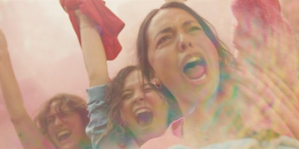 Drei jubelnde Frauen