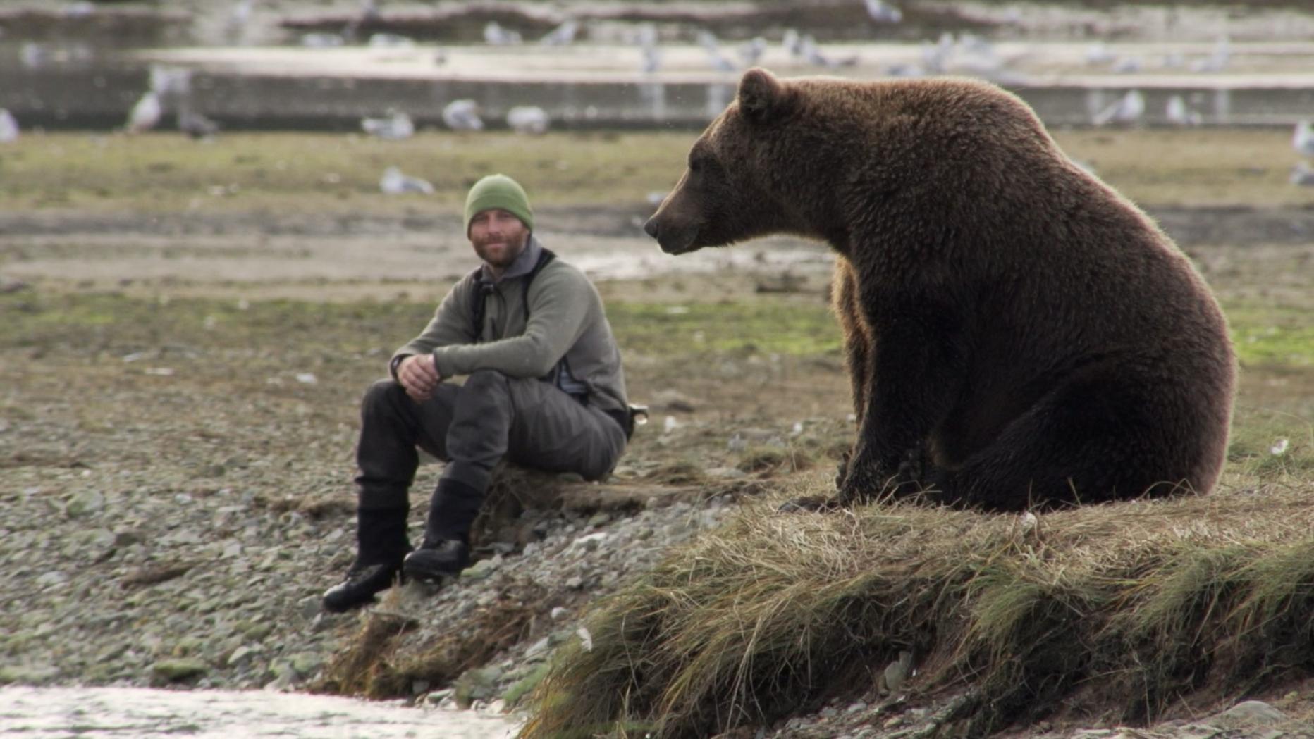 Andreas Kieling: Tierfilmer schildert blutigen Bären-Angriff | film.at