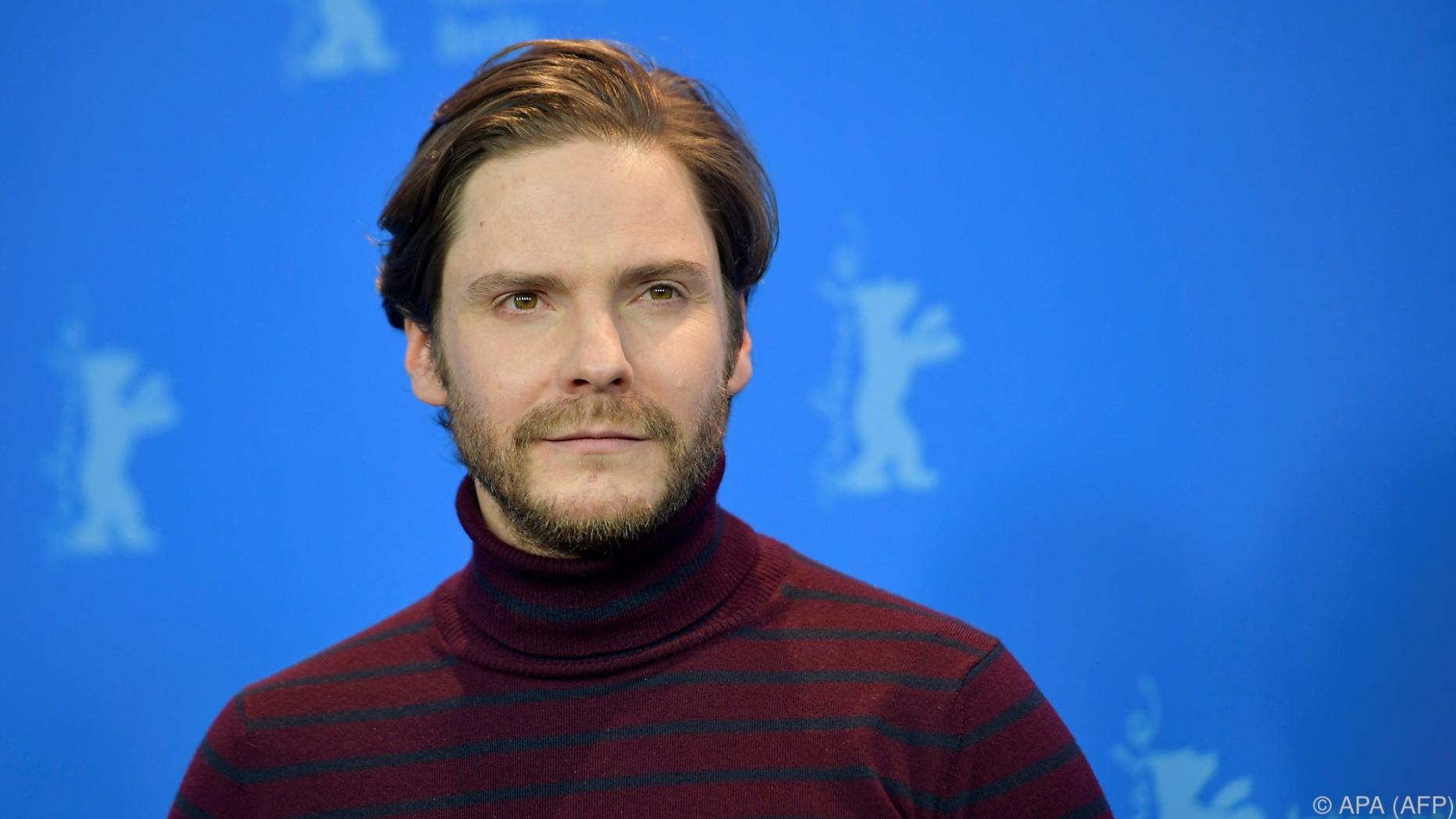 Daniel Brühl überrascht mit seltenem Familienfoto