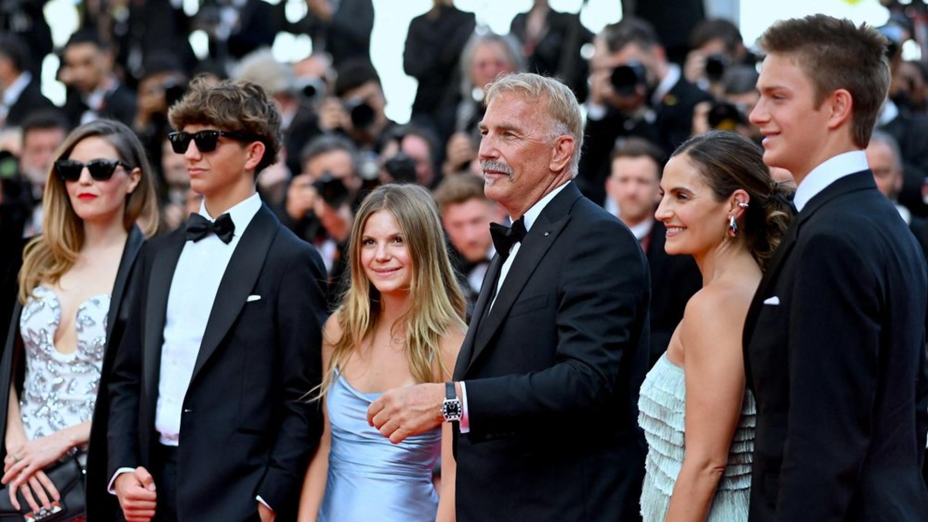 Kevin Costner Zu Tränen gerührt in Cannes bei HorizonPremiere