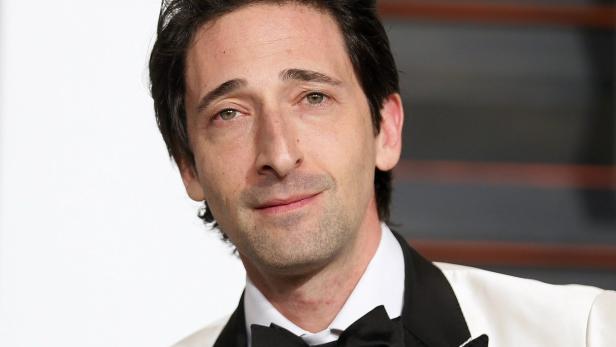 Actor Adrien Brody arrives at the 2015 Vanity Fair Oscar Party in Beverly Hills, California February 22, 2015. REUTERS/Danny Moloshok (UNITED STATES - Tags:ENTERTAINMENT) (VANITYFAIR-ARRIVALS)