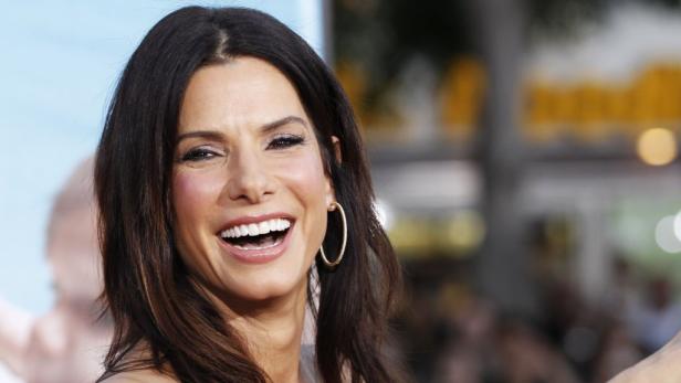 REUTERSSandra Bullock arrives at the world premiere of the film "The Change-Up" in Los Angeles August 1, 2011. REUTERS/Danny Moloshok (UNITED STATES - Tags: ENTERTAINMENT)