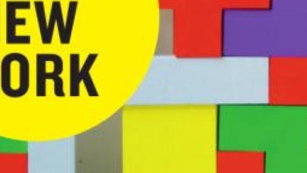 Ein gelber Kreis mit dem Text „New York“ vor einem Hintergrund aus bunten Blöcken.