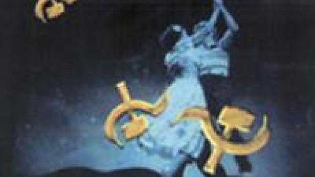 Eine Tänzerin in einem hellen Kleid vor einem dunklen Hintergrund mit goldenen Hammer- und Sichelsymbolen.
