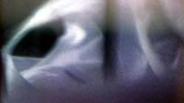 Abstrakte Aufnahme mit verschwommenen, hellen und dunklen Bereichen.