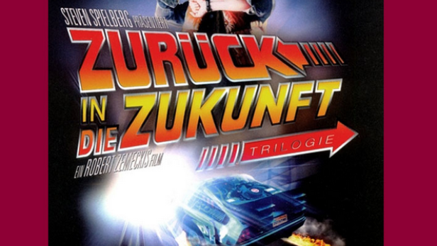 Das Filmplakat für die „Zurück in die Zukunft“-Trilogie mit dem DeLorean und Marty McFly.