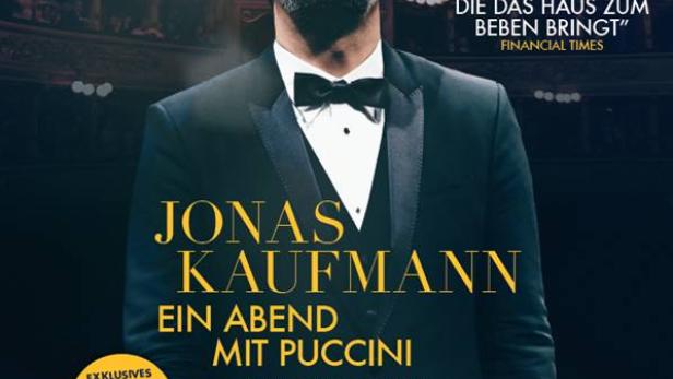 Ein Plakat für „Jonas Kaufmann: Ein Abend mit Puccini“ zeigt den Sänger im Smoking vor einem Opernhaus.