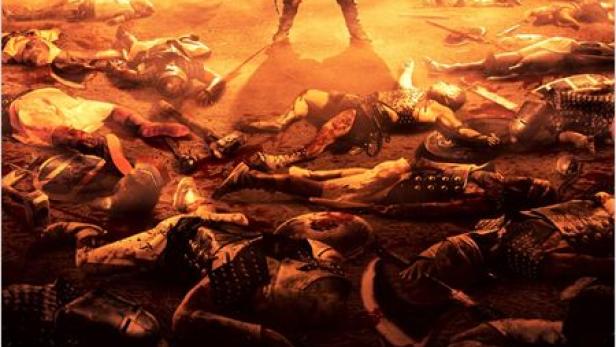 Ein Krieger steht auf einem Hügel inmitten von Leichen auf dem Filmplakat zu „Fatihin Fedaisi Kara Murat“.