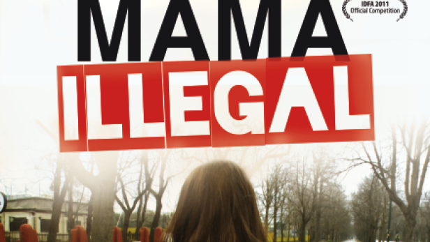 Das Filmplakat für „Mama Illegal“ zeigt eine Frau, die einen Weg entlanggeht.