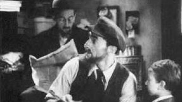 Eine Szene mit mehreren Männern, einer davon mit Bart und Mütze, und einem Kind.