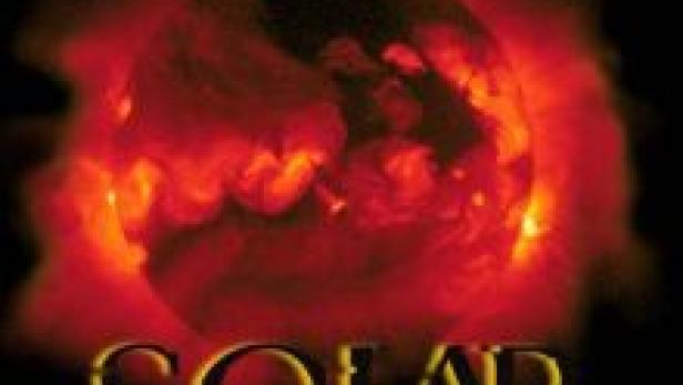 Das Filmplakat für „Solar Max“ zeigt eine rote Sonne vor schwarzem Hintergrund.