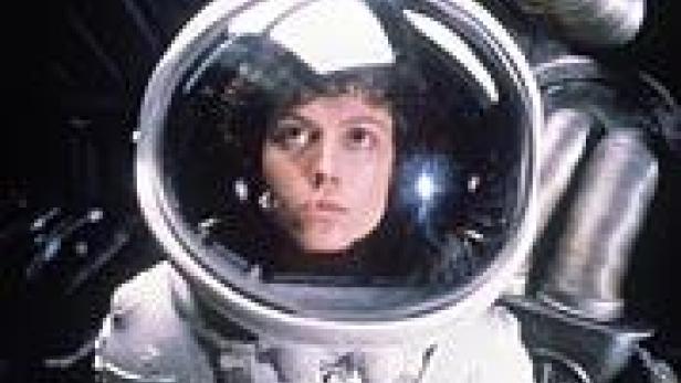 Sigourney Weaver als Ellen Ripley in einem Raumanzug im Film „Alien“.