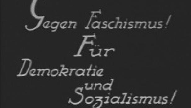 Der Text lautet: „Gegen Faschismus! Für Demokratie und Sozialismus!“.
