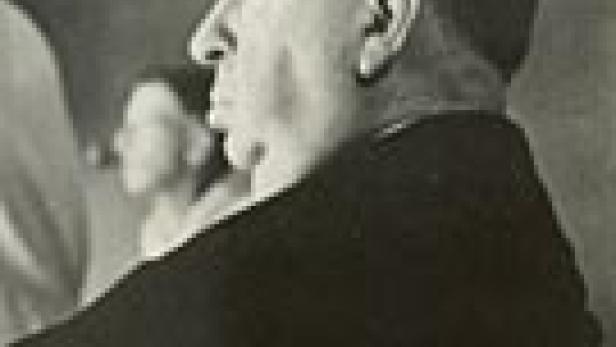 Ein Profilbild von Alfred Hitchcock.