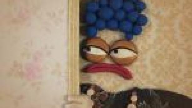 Eine aus Knete geformte, karikaturhafte Frauenfigur mit blauen Haaren und Schmuck blickt um eine Ecke.