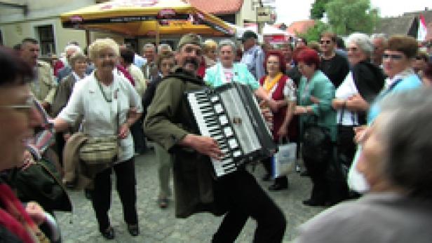 Sretna zemlja (Happy Land)